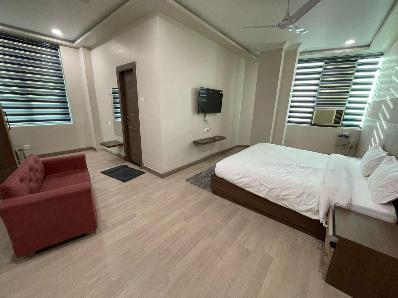Aman Paradise Hotel & Banquets Kanpur Exterior foto